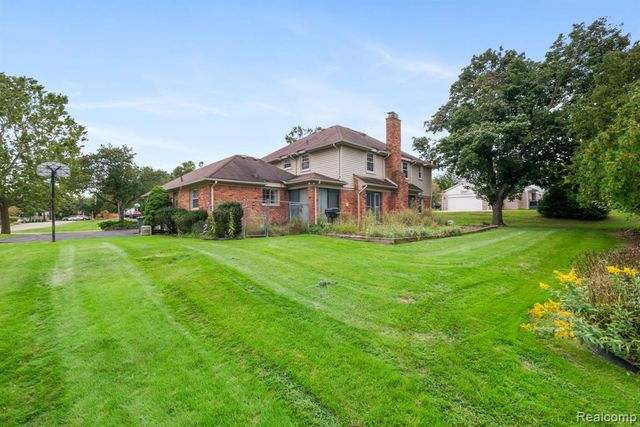 5460 Walnut Knoll Court, West Bloomfield, MI 48323