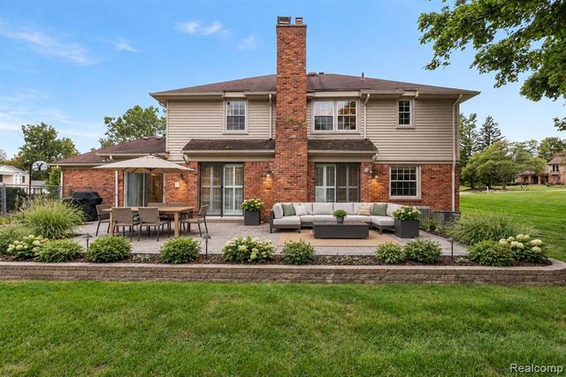 5460 Walnut Knoll Court, West Bloomfield, MI 48323