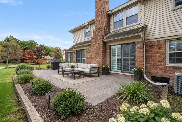 5460 Walnut Knoll Court, West Bloomfield, MI 48323