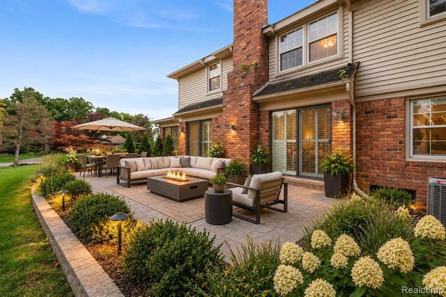 5460 Walnut Knoll Court, West Bloomfield, MI 48323