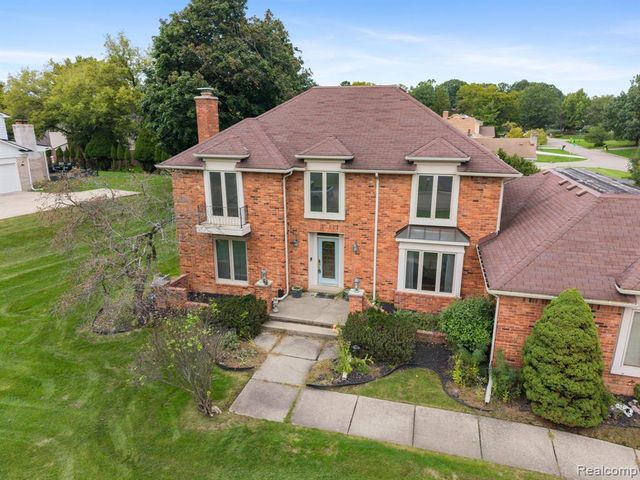 5460 Walnut Knoll Court, West Bloomfield, MI 48323