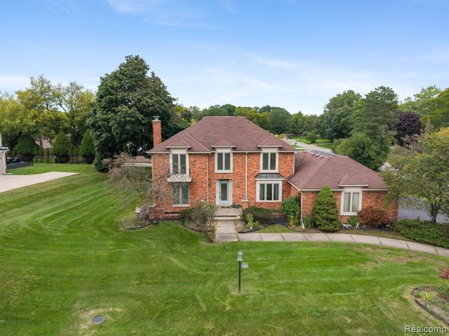 5460 Walnut Knoll Court, West Bloomfield, MI 48323