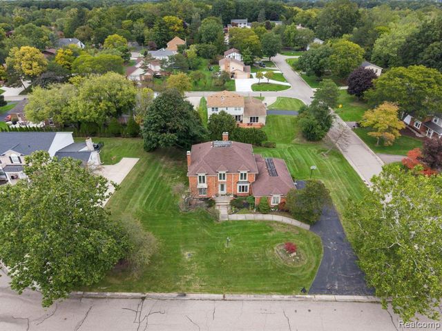 5460 Walnut Knoll Court, West Bloomfield, MI 48323