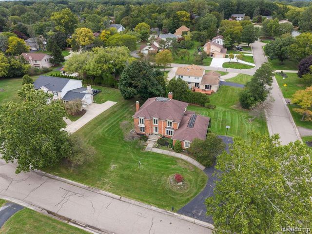 5460 Walnut Knoll Court, West Bloomfield, MI 48323