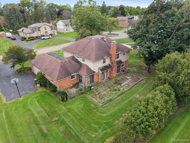 5460 Walnut Knoll Court, West Bloomfield, MI 48323