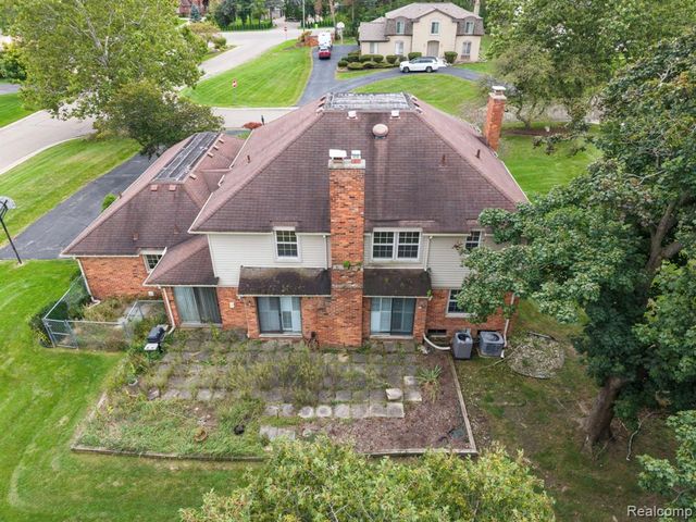 5460 Walnut Knoll Court, West Bloomfield, MI 48323
