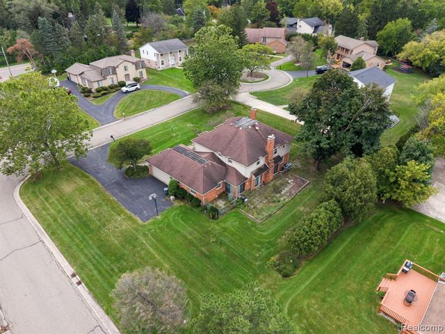 5460 Walnut Knoll Court, West Bloomfield, MI 48323