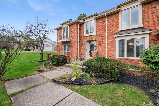 5460 Walnut Knoll Court, West Bloomfield, MI 48323