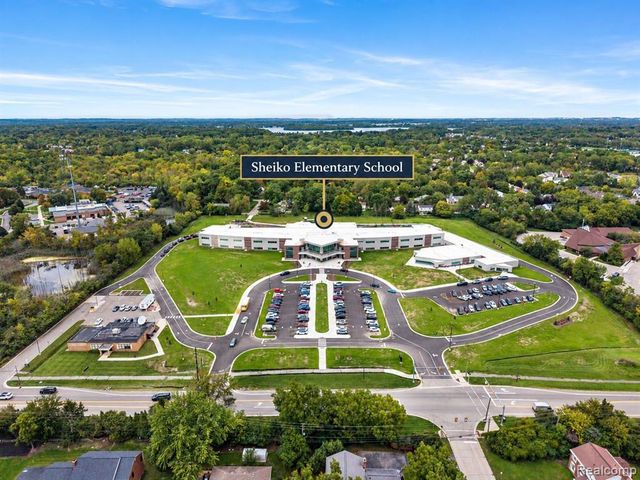 5460 Walnut Knoll Court, West Bloomfield, MI 48323