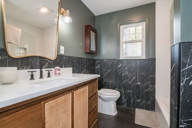 21 Gates Ave, East Longmeadow, MA 01028