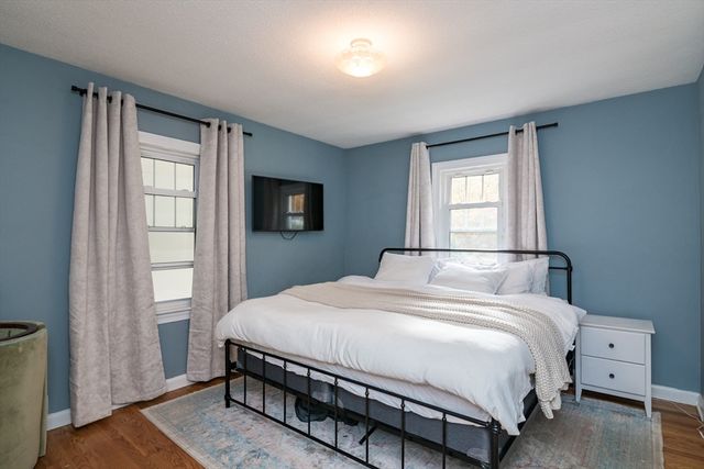 21 Gates Ave, East Longmeadow, MA 01028