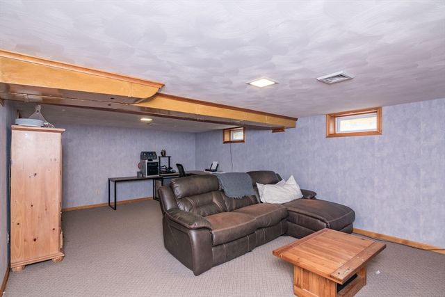 21 Gates Ave, East Longmeadow, MA 01028