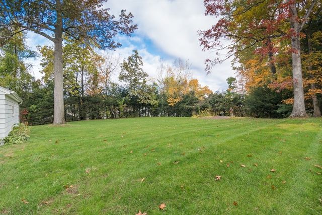 21 Gates Ave, East Longmeadow, MA 01028