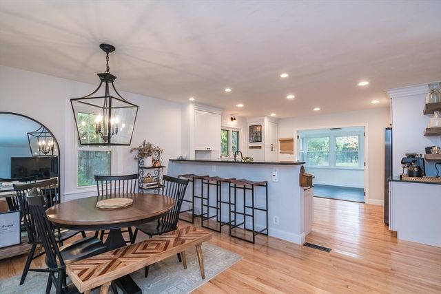 21 Gates Ave, East Longmeadow, MA 01028