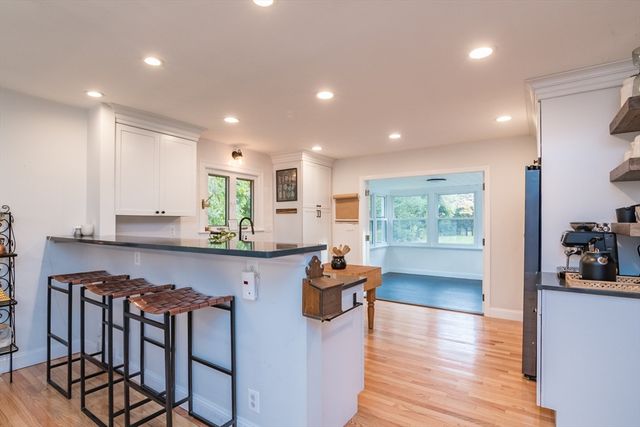 21 Gates Ave, East Longmeadow, MA 01028