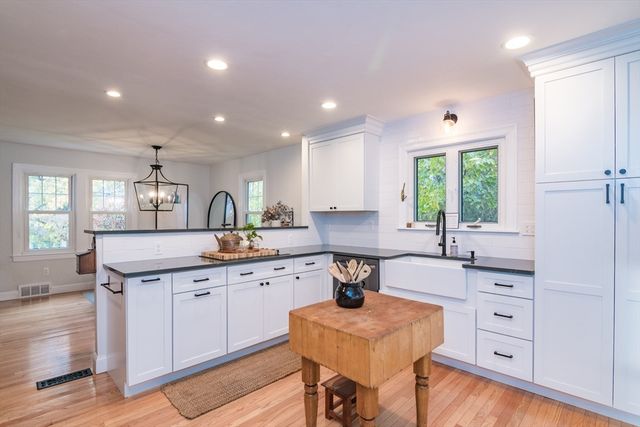 21 Gates Ave, East Longmeadow, MA 01028