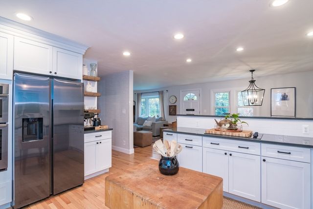 21 Gates Ave, East Longmeadow, MA 01028