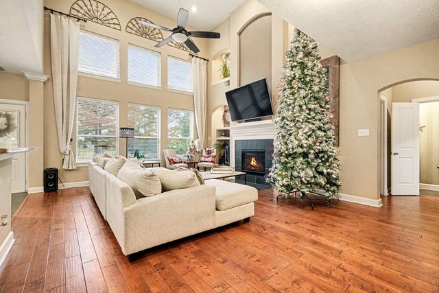 2121 Quiet Falls Lane, League City, TX 77573