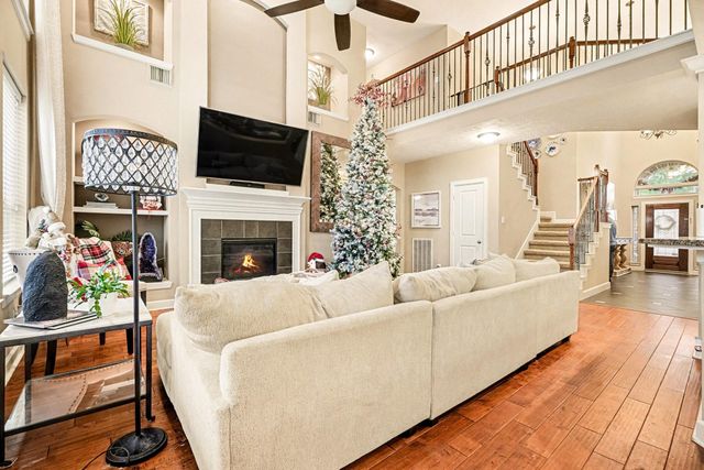 2121 Quiet Falls Lane, League City, TX 77573