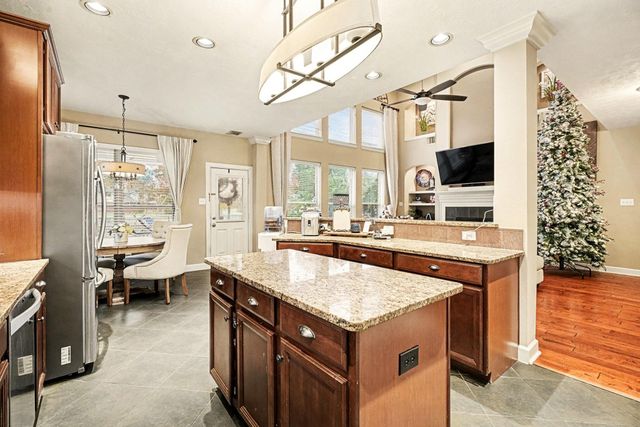 2121 Quiet Falls Lane, League City, TX 77573