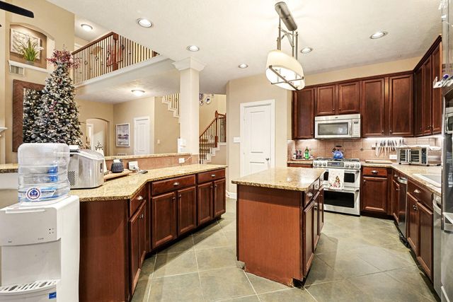 2121 Quiet Falls Lane, League City, TX 77573