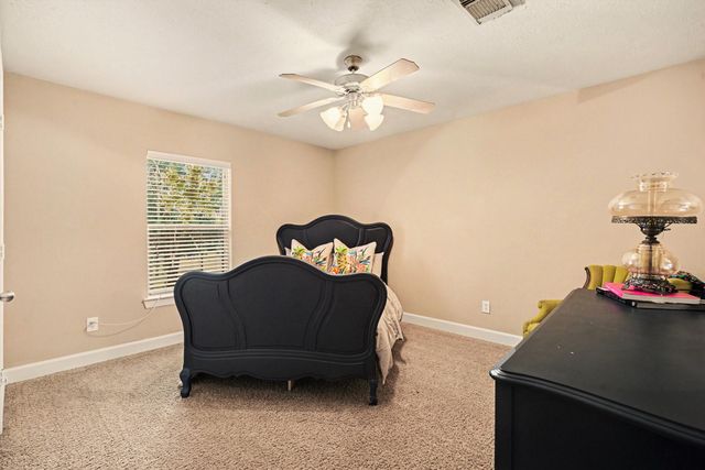 2121 Quiet Falls Lane, League City, TX 77573