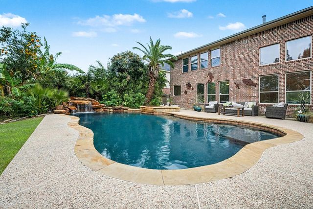 2121 Quiet Falls Lane, League City, TX 77573