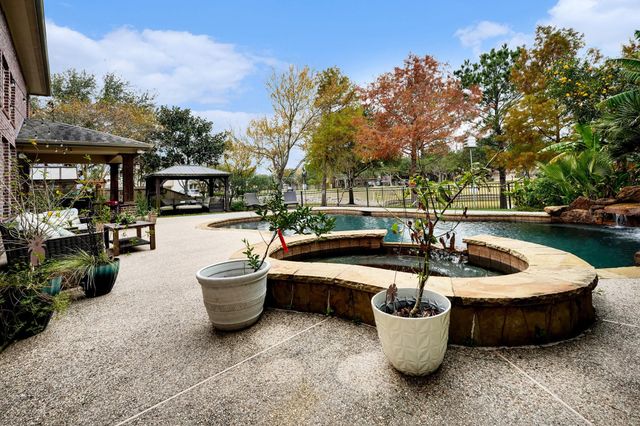 2121 Quiet Falls Lane, League City, TX 77573
