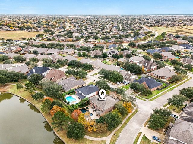 2121 Quiet Falls Lane, League City, TX 77573