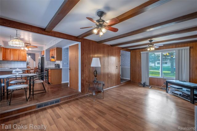 1042 Arapaho Drive, Burton, MI 48509