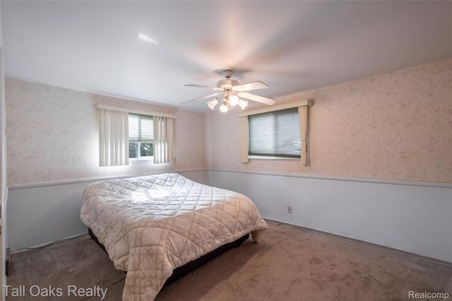 1042 Arapaho Drive, Burton, MI 48509