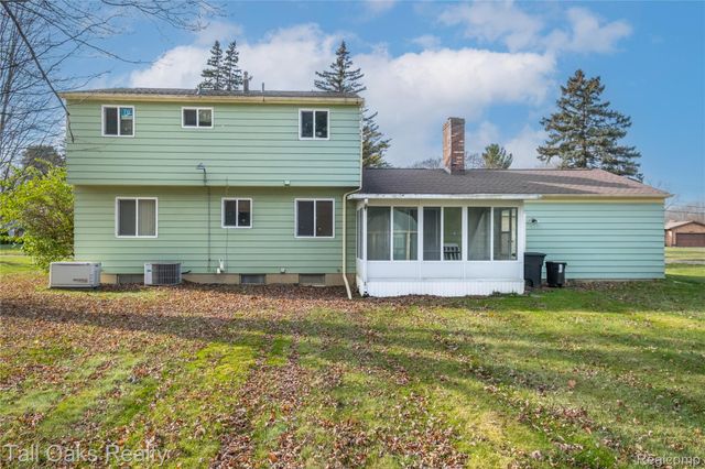 1042 Arapaho Drive, Burton, MI 48509