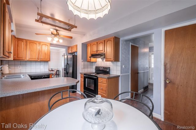 1042 Arapaho Drive, Burton, MI 48509