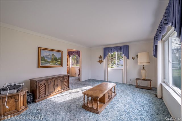 1042 Arapaho Drive, Burton, MI 48509