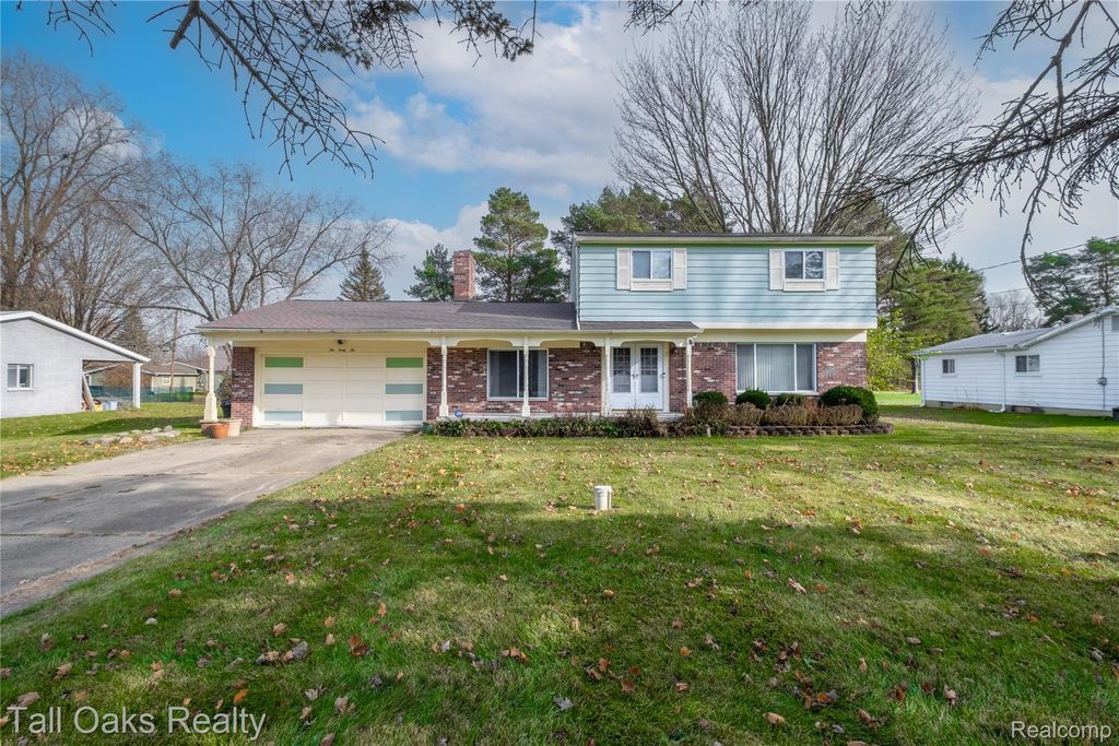 1042 Arapaho Drive, Burton, MI 48509