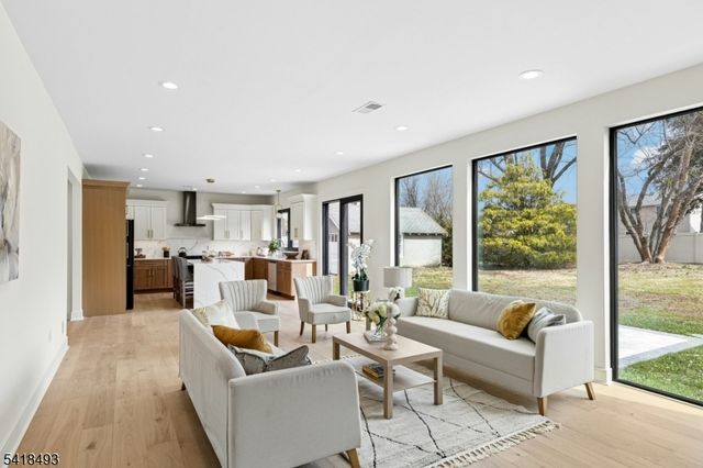 32 Garibaldi St, Bernardsville Boro, NJ 07924