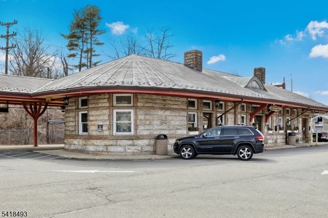 32 Garibaldi St, Bernardsville Boro, NJ 07924