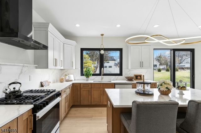 32 Garibaldi St, Bernardsville Boro, NJ 07924