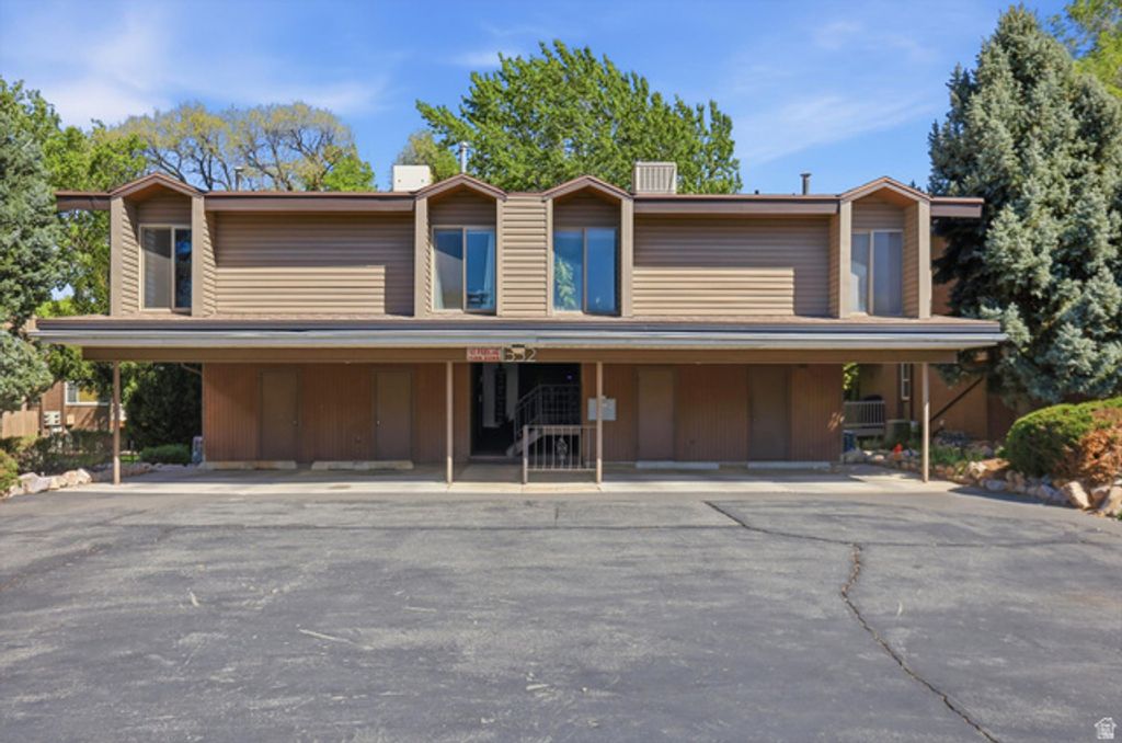 Image 2 of property listing at 1332 MILLCREEK DR #1, Ogden, UT 84404