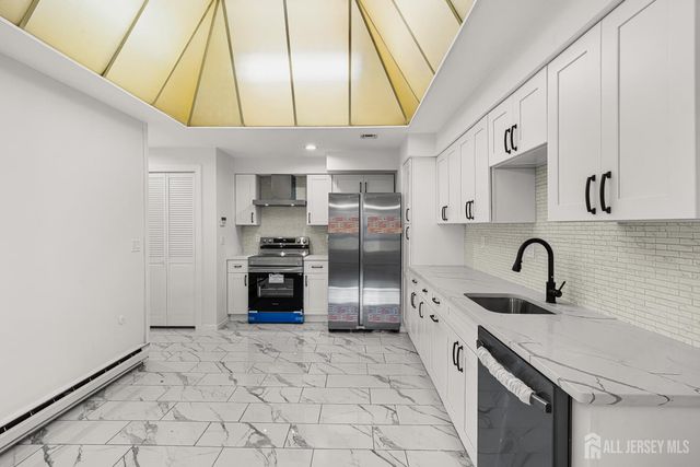 110-C Chatham Drive, Monroe, NJ 08831