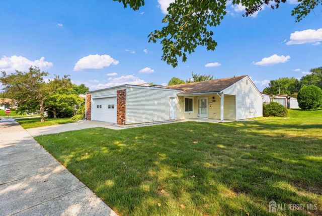 110-C Chatham Drive, Monroe, NJ 08831
