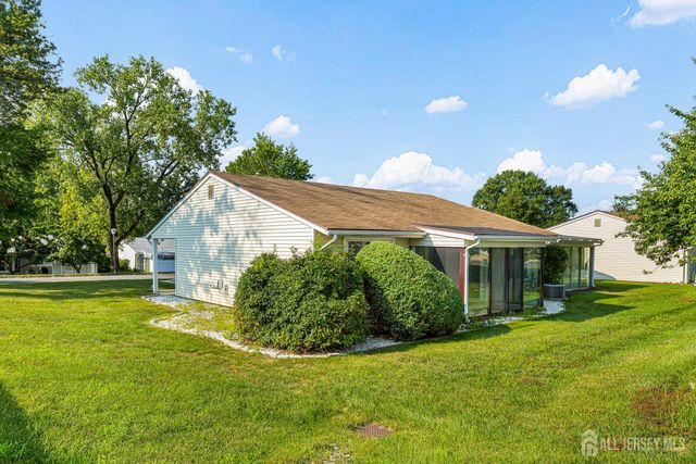 110-C Chatham Drive, Monroe, NJ 08831