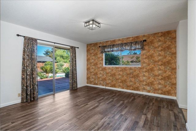 2137 Candlewood Pl, Riverbank, CA 95367