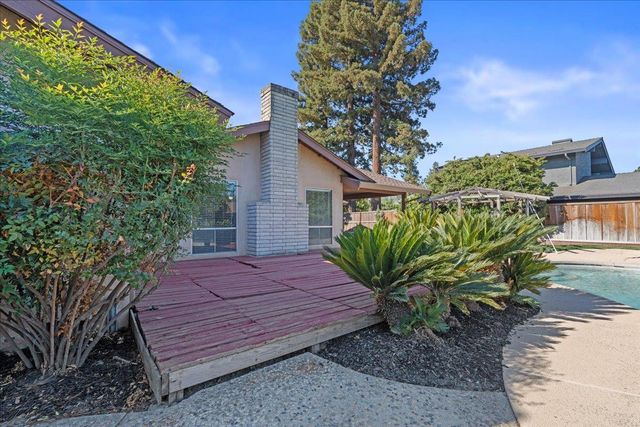 2137 Candlewood Pl, Riverbank, CA 95367