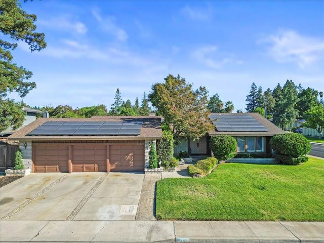 2137 Candlewood Pl, Riverbank, CA 95367