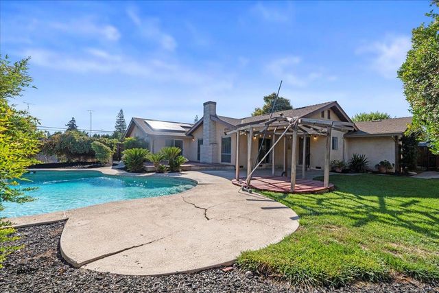 2137 Candlewood Pl, Riverbank, CA 95367