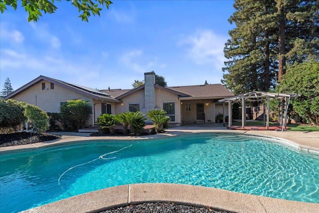 2137 Candlewood Pl, Riverbank, CA 95367