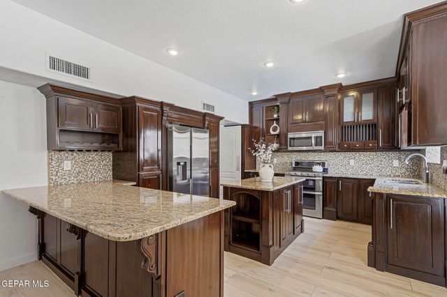 6633 WIND RIDGE Drive, El Paso, TX 79912