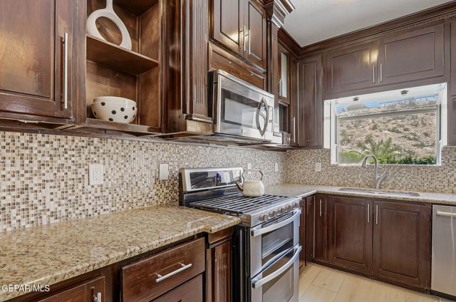6633 WIND RIDGE Drive, El Paso, TX 79912