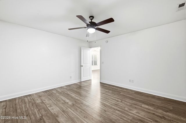 122 Pond View Circle, Hampstead, NC 28443